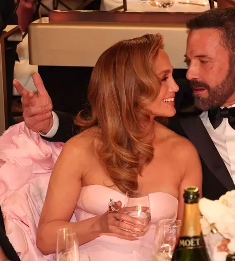 Cele mai frumoase cupluri de la Gala Globurilor de Aur. Ben Affleck și Jennifer Lopez s-au sorbit din priviri pe covorul roșu