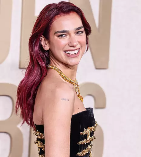 Dua Lipa, probleme serioase la Globurile de Aur 2024 din cauza rochiei. Imaginile care au devenit virale