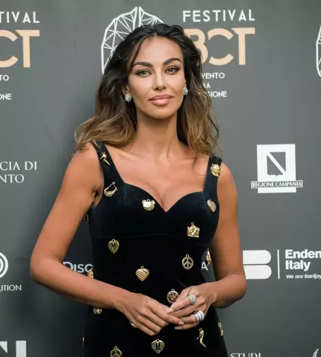 Mădălina Ghenea, pictorial incendiar în lenjerie intimă. Imaginile care au făcut furori printre fani