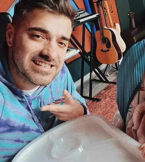 Liviu Teodorescu, un tată îndrăgostit de fiica lui! Imagini emoționante cu micuța Ecaterina în jacuzzi