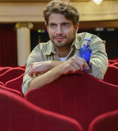 Ce nu știați despre Maxi Iglesias, frumușelul actor spaniol din „Gustul înfrângerii”, mini-seria de la Acasă