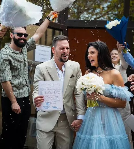 Vlad Gherman și Oana Moșneagu s-au căsătorit civil. Imagini de la cununie. Actrița a purtat o rochie spectaculoasă