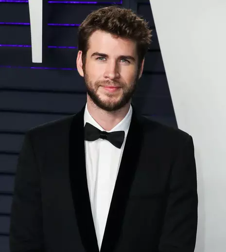 Primele imagini cu Liam Hemsworth în rolul lui Geralt din Rivia, din „The Witcher”, sezonul 4
