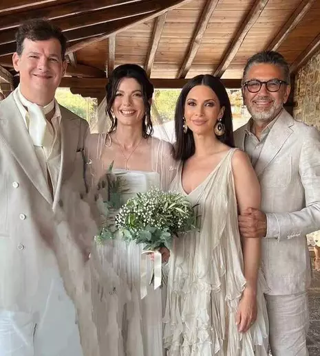 Andreea Berecleanu, o nașă în alb! Vedeta Prima TV a postat imagini emoționante de la cununia religioasă a Ancăi Lungu cu grecul Harry Arampatzis