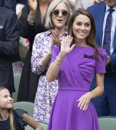 Kate Middleton, o nouă apariție impecabilă după ce a fost diagnosticată cu cancer. Prințesa de Wales și fiica sa, în tribune la Wimbledon