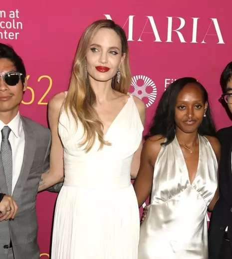 Angelina Jolie, lecție de stil la premiera din New York a filmului „Maria”. Actrița a fost însoțită de trei dintre copiii săi
