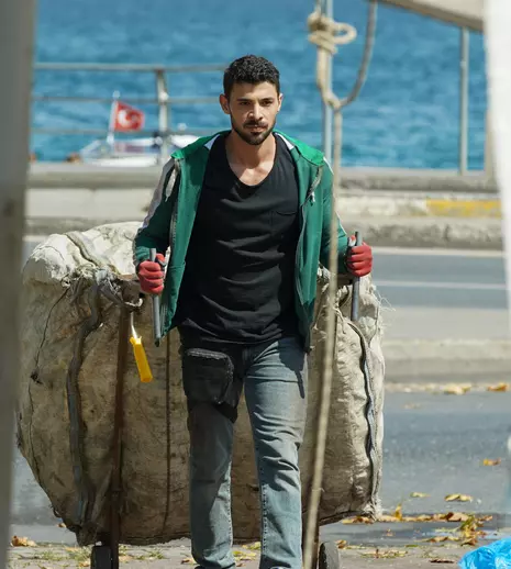 „Inimă rebelă” are premiera astăzi, la Kanal D. Ce se întâmplă în primul episod al serialului turcesc cu Halit Ozgur Sari și Simay Barlas