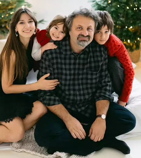 Dana Rogoz, topită de emoții. Cum au surprins-o Vlad și Lia în timpul serbărilor de Crăciun. „La fel eram și eu când eram mică”