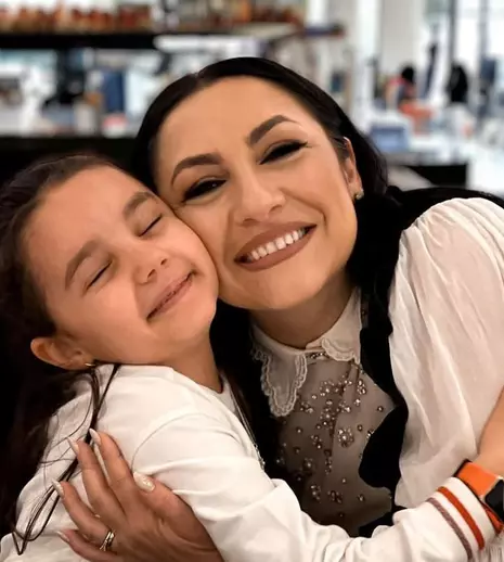 Andra și fiica ei au cântat împreună pe scenă. Ce ținute superbe au purtat Eva Măruță și mama ei celebră