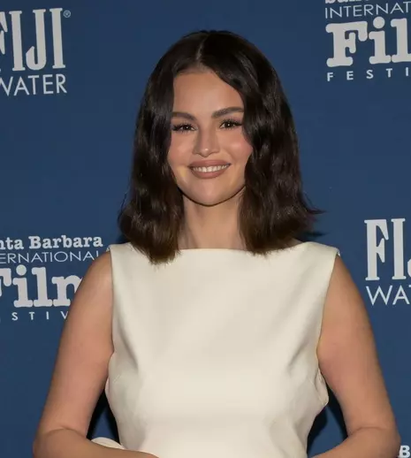 Selena Gomez, senzațională la Festivalul de Film de la Santa Barbara. Actrița a avut un look impecabil