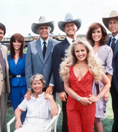 „Dallas” se întoarce! Serialul-fenomen al anilor ’80, disponibil online în România