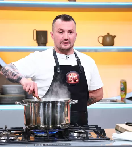 David Mada vine la Chefi la cuțite 2025 pentru o nouă sansă în bucătărie. De ce a renunțat la visul lui „Am fost în top 5 bucătari din Oradea”