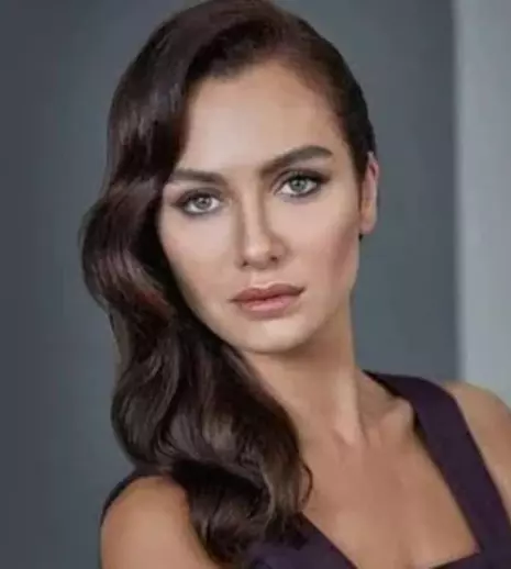 Birce Akalay va juca într-un serial produs de Disney+, „Așk”. Ce știm despre noul proiect