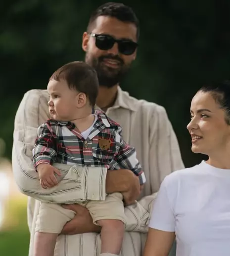 Anca Dinicu, imagini emoționante de familie alături de iubitul ei și fiul lor. „Îmi pare rău că lumea în care te-am adus nu e minunată”