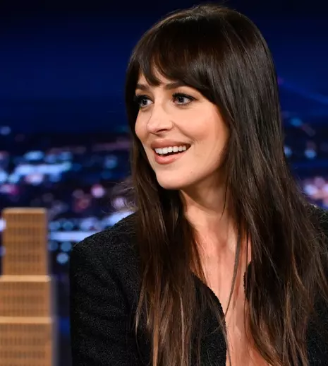 Dakota Johnson, apariție îndrăzneață la TV. Jimmy Fallon a rămas fără cuvinte. „Cred că am ales ținuta greșită”