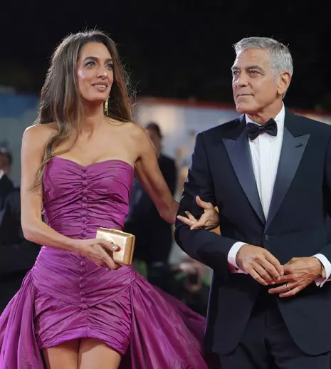 Amal a furat toate privirile la Festivalul de Film de la Veneția. Soția lui George Clooney, o nouă lecție de stil și eleganță