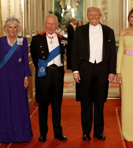 Eleganță, istorie și bijuterii: ce daruri și-au oferit la banchet soții Trump și familia regală britanică