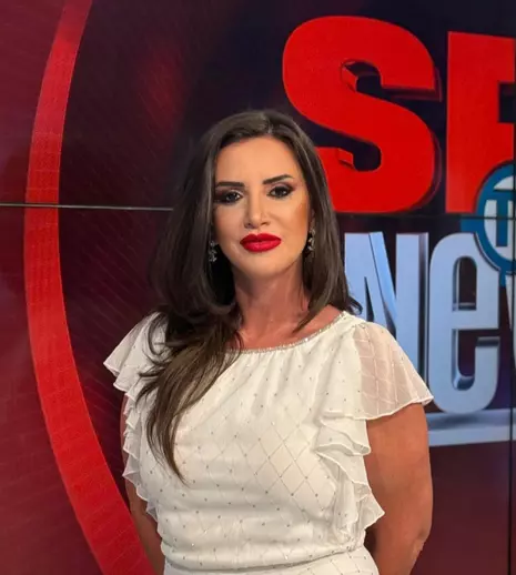 Mara Bănică prezintă Spynews TV Live: povești mondene în direct pe Antena Stars