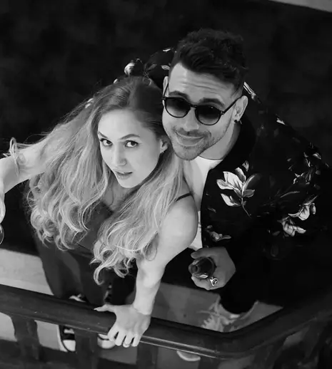 Cine este Claudia Cîrjan, partenera lui Andrei Niculae la Power Couple 2026. De la podiumurile din Bangkok, direct în Malta!