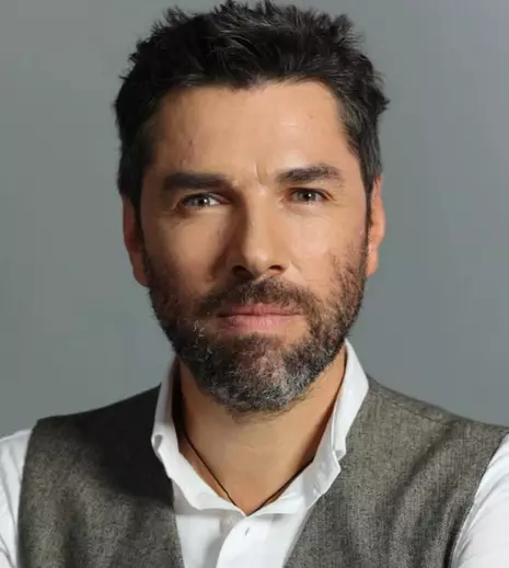 Alex Dima, fotografie de colecție: „Mvai…am fost la tv cu ăsta mic”. Cum arăta jurnalistul acum 20 de ani