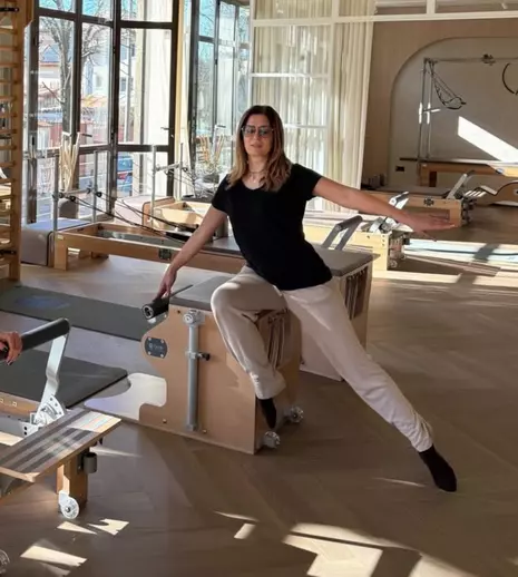 Amalia Enache, imagini inedite de la ora de pilates! Ce este „mucenic exercise”, mișcarea specială pe care a învățat-o alături de Iulia Pârlea