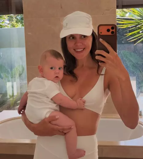 Emily Burghelea a scos la iveală secretul care i-a schimbat radical corpul. De la o diastază severă la un abdomen de fier în doar 3 luni!