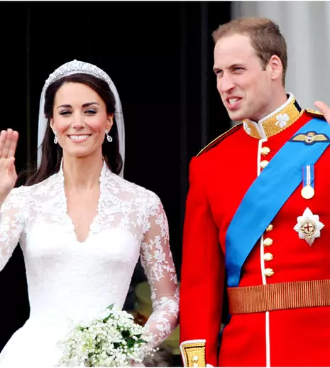 William și Kate, fotografie fără precedent la 15 ani de căsnicie! Detaliul care a șocat fanii: Cum au apărut cei cinci în portretul de familie