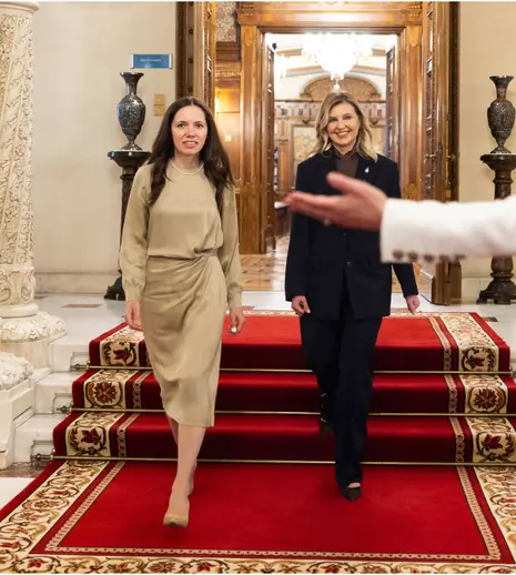 Olena Zelenska și Mirabela Grădinaru, lecție de stil la Cotroceni. Cât a costat rochia purtată de prima-doamnă a României (FOTO)
