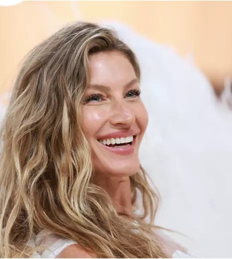 Gisele Bündchen, imagini spectaculoase în costum de baie la 46 de ani! Cum a marcat supermodelul aniversarea