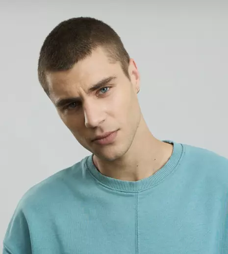 Cine este Alexandru Burcă, actorul din „TRAFIC”. Primul film, primul rol principal și imaginile de pe platourile PRO TV