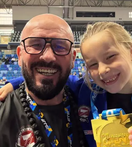 Performanță istorică în familia lui Cătălin Zmărăndescu! Micuța Matilda a devenit dublă campioană mondială la doar 8 ani