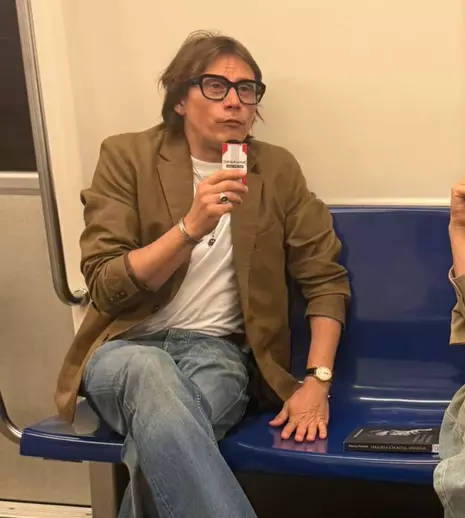 Un studio de înregistrări în metrou: Alessandra Stoicescu lansează podcastul „Mind the Gap” cu actorul Marius Manole