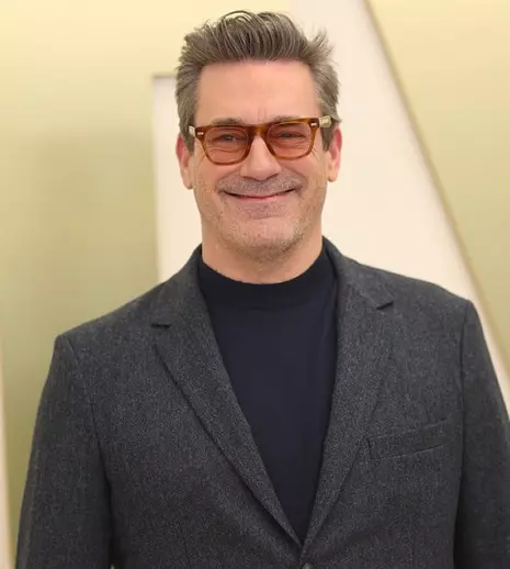 Jon Hamm și Zoey Deutch joacă împreună în comedia „Gail Daughtrey – Liber la sex cu vedete”. Când intră filmul în cinematografe