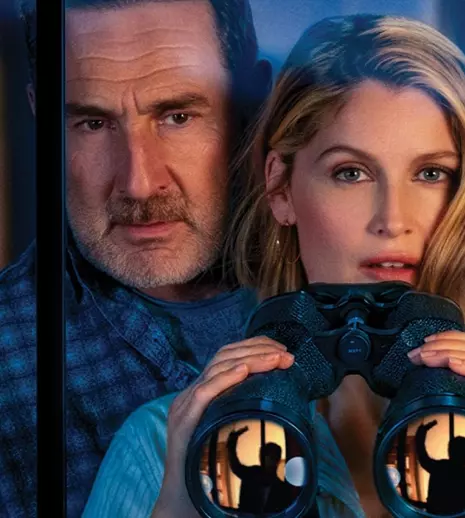 Laetitia Casta și Gilles Lellouche, detectivi de ocazie într-o comedie inspirată de Hitchcock. „Crima de la etajul 3”, din 11 septembrie la cinema