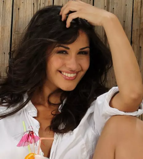 VIDEO: Alina a lansat clipul piesei "Tu eşti vara mea"