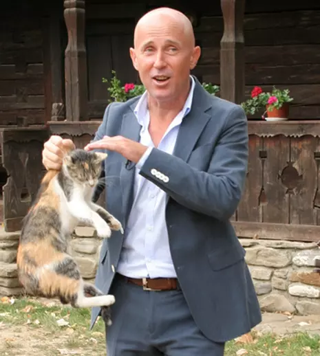 Mugur Mihăescu a speriat fetele la “Mi-s de la ţară” 