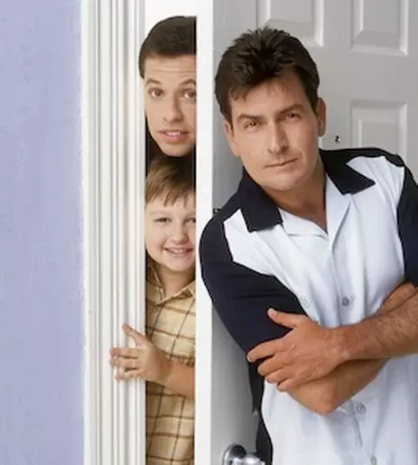 Sezonul trei din "Doi bărbaţi şi jumătate" ajunge la final, la Universal Channel