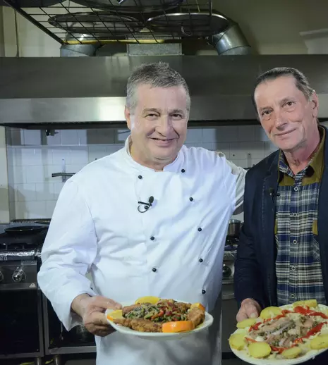 Ivan Patzaichin mănâncă sushi autohton, duminică, la "Politică şi delicateţuri"
