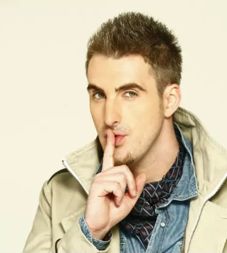 Ernest readuce „Ochii din umbră” la Kanal D. Emisiunea, difuzată la altă oră