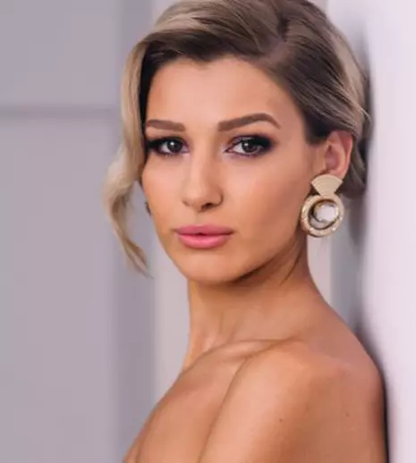 Alina Eremia a lansat videoclipul „Vorbe pe dos”