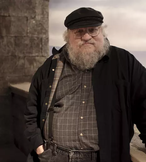 Ce face George R.R. Martin în timp ce restul lumii se uită la „Urzeala tronurilor”?