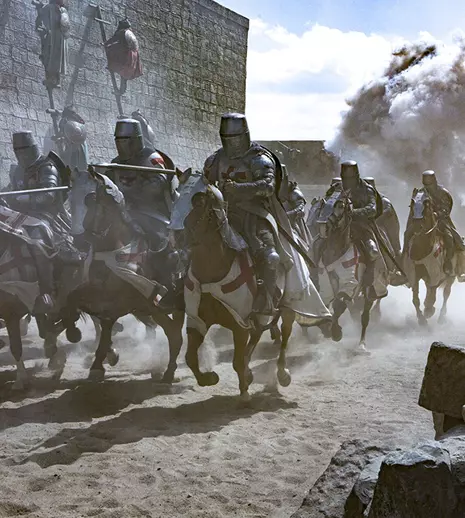 După „Vikingii”, vin Cavalerii Templieri. History a făcut „Knightfall”