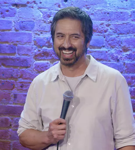 Ray Romano apare în sezonul 2 din comedia Netflix „Noua ofensivă”, cu Kate Hudson. Tot ce știm până acum despre proiect