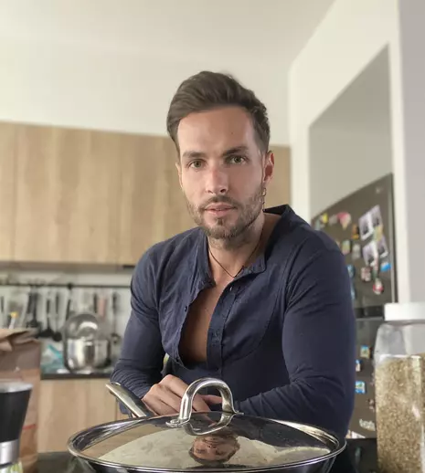 Randi a devenit expert in bucătărie. Ce stil de viață a adoptat artistul de când stă mai mult acasă