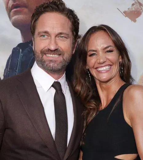 Gerard Butler, surprins în ipostaze tandre alături de partenera sa, Morgan Brown