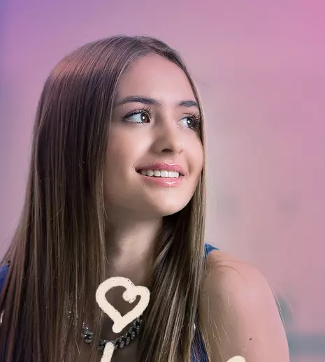 Iuliana Beregoi, vocea generației Z, lansează un nou single scris de Irina Rimes: „Ne iubim”