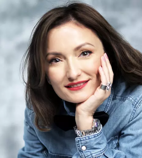 „România, te iubesc!”. Paula Herlo prezintă ancheta „Bolnavi de lăcomie”