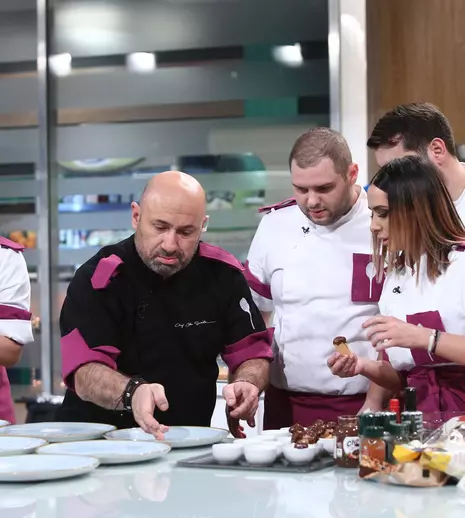 Chef Scărlătescu, dispută în platoul „Chefi la cuțite”, la Antena 1. Cine va pleca acasă după duelul individual