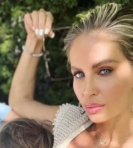 Andreea Bănică, printre vedetele care și-au făcut al treilea vaccin anti-Covid. Ce mesaje au transmis artiștii după doza booster