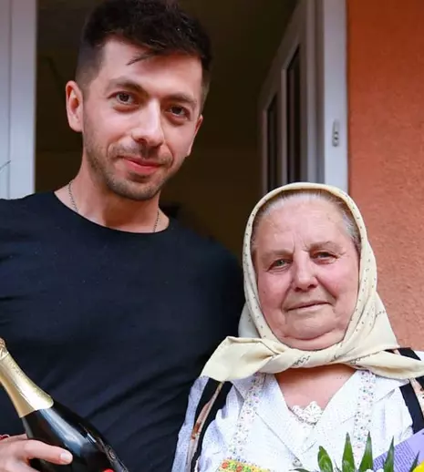 Care e povestea lui Mircea Bravo. Cum a cunoscut-o pe tanti Lenuța și când se va lansa filmul lui, „Mirciulică”